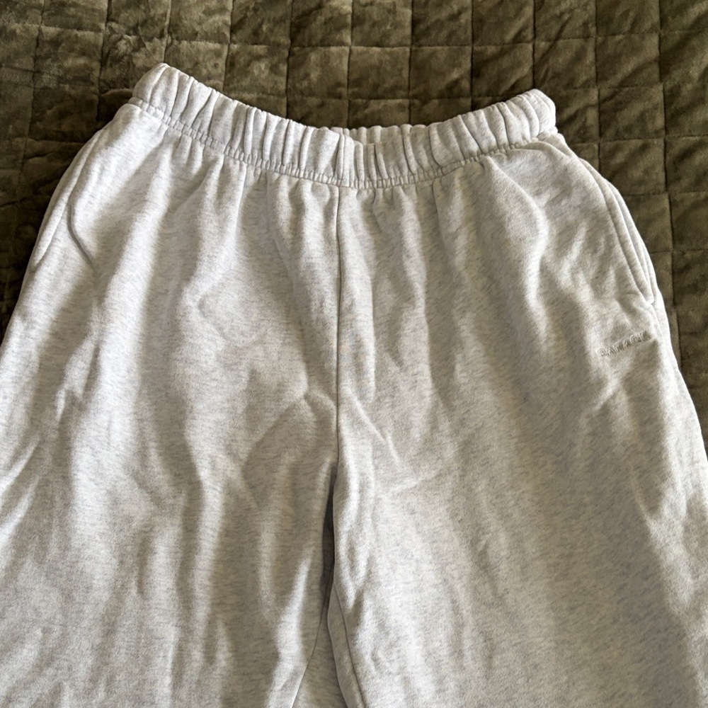 🫶 like new Garage Light Gray Track Pants SM 🆒